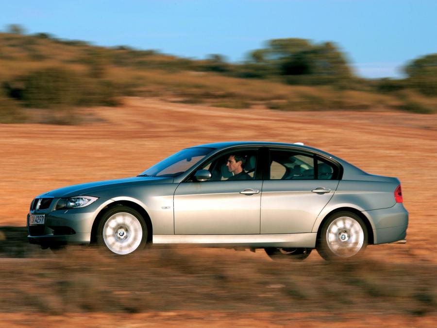  BMW 320d Sedan 2005 года  (фото 8 из 16)